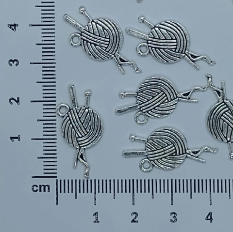 Dije lana y aguja de tejer x 25 gramos