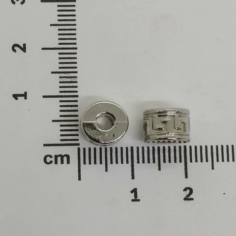 Pasante con arabescos antiguos x 25 grs.