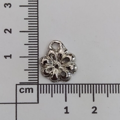 Dije flor pequeño x 25 gramos