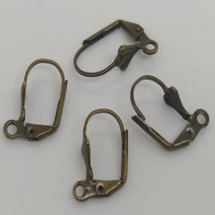 Gancho de bronce x 25 unidades