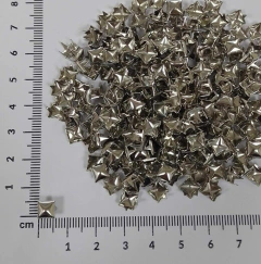 Tachas cuadradas 6mm x 12gs. (x 100 unidades aprox.) - comprar online