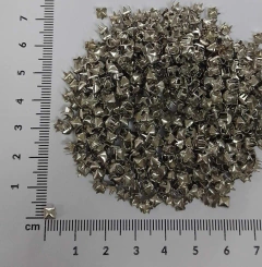 Tachas cuadradas 4mm x 5,5gs. (x 100 unidades aprox.) - comprar online
