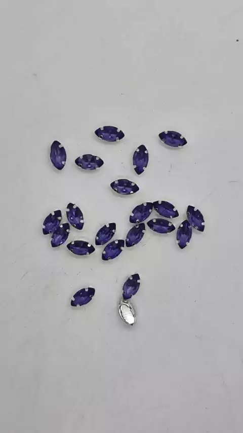 Gema navette brillosa con base navette 4mmx8mm x 25 unidades