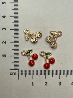 DIJE DORADO ESMALTADO COLOR X UNIDAD en internet