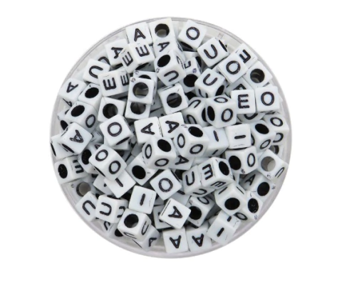 Letras Vocales cuadradas blancas letras negras x 25grs