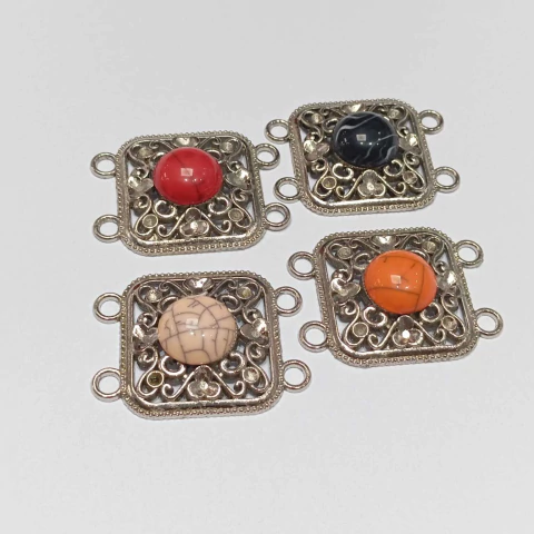 Dije Conector cuadrado con detalle en el centro x unidad - comprar online