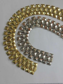 Cadena Galón estilo tachas piramidales