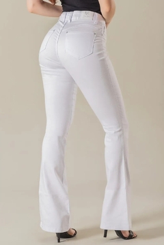 Calça Sarja Branca Flare - Varal da Cris Moda Feminina 
