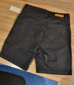 Shorts meia coxa na internet