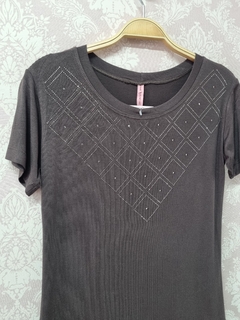 Blusa Pedraria na internet