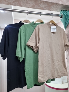 Camiseta gola alta na internet