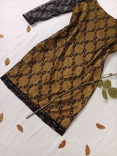 Imagem do Vestido curto de renda e cetim preto e dourado - M/G