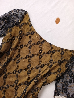 Vestido curto de renda e cetim preto e dourado - M/G na internet