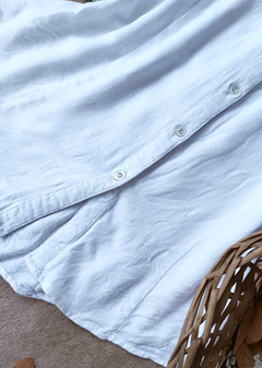 Blusa branca de botões e tule bordado - P na internet
