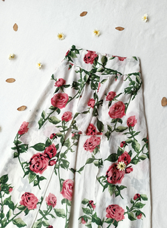 Saia longa com shorts branca floral - P/M - loja online