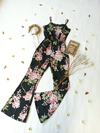 Macacão preto floral calça flare Scaranza - P