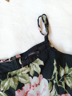 Macacão preto floral calça flare Scaranza - P - Themargare