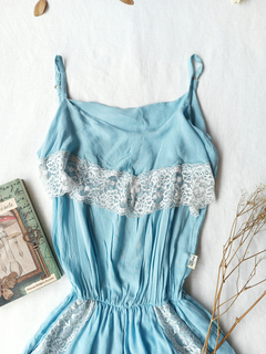 Macaquinho azul claro com rendinhas - P - comprar online