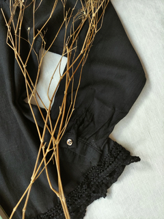 Imagem do Blusa preta com renda Charm Lady - P/M