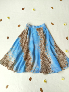 Saia midi godê de azul floral e oncinha - M - comprar online