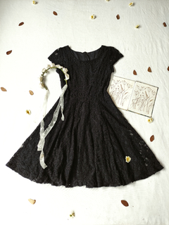 Vestido de renda preto evasê- P - comprar online