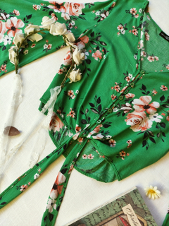 Imagem do Blusa cropped verde floral de amarrar Youcom - M