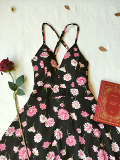 Vestido preto floral godê - P na internet
