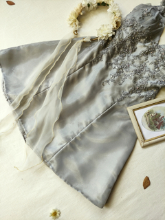 Vestido cinza claro de organza com renda bordada - M - Themargare