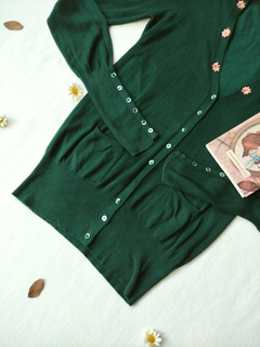 Blusa cardigã verde esmeralda bordada - M/G na internet
