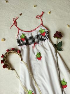 Camisola branca longa moranguinhos - P/M - Themargare