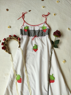 Camisola branca longa moranguinhos - P/M - loja online