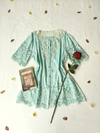 Blusa alongada verde bordada de renda delicada - M