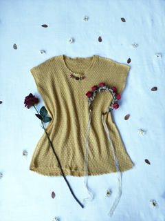 Blusa tricot amarelinha bordada a mão - GG - Themargare