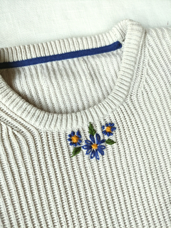 Imagem do Suéter de tricot creme bordado a mão - G