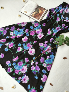 Vestido vintage midi floral preto/roxo de botões - M/G