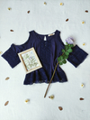 Blusa azul marinho de renda de ombro vazado - M/G