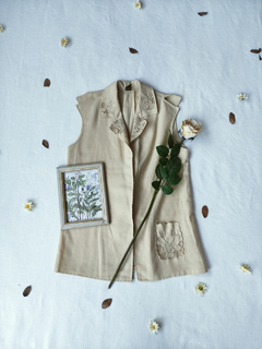 Colete camisa bege vintage bordada - P na internet