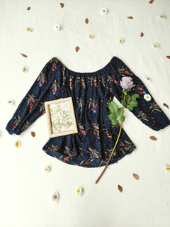Blusa azul marinho de florzinhas - G