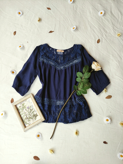 Blusa marinho com renda Lisa - M