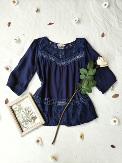 Blusa marinho com renda Lisa - M - comprar online