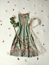 Vestido verde floral borboletas gola laço - P