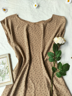 Camisola bege floral acetinada - G