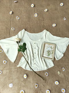 Blusa off white mangas flares delicada - M - comprar online