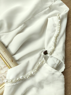 Imagem do Blusa branca pérolas e randas - M