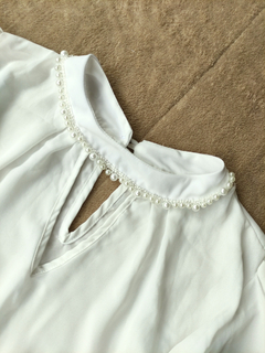 Blusa branca pérolas e randas - M - comprar online