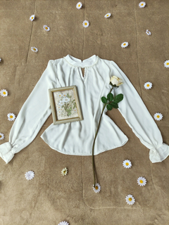 Blusa branca pérolas e randas - M - comprar online