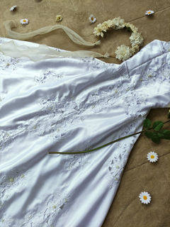 Imagem do Vestido de noiva branco bordado com pedrarias - PP