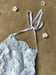 Vestido de noiva branco bordado com pedrarias - PP - Themargare