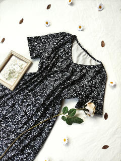 Vestido preto e branco floral boneca - G - comprar online