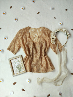 Blusa bege de renda romântica - M